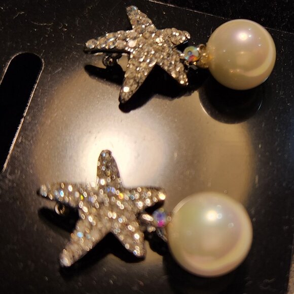 One Pair of Cubic Zirconia & Pearl Dangle Earrings - Picture 3 of 4